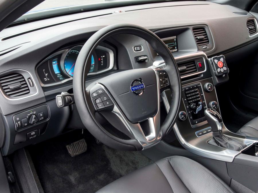  Volvo V60 D6 Plug-In Hybrid Polizei 2013 года  (фото 2 из 3)